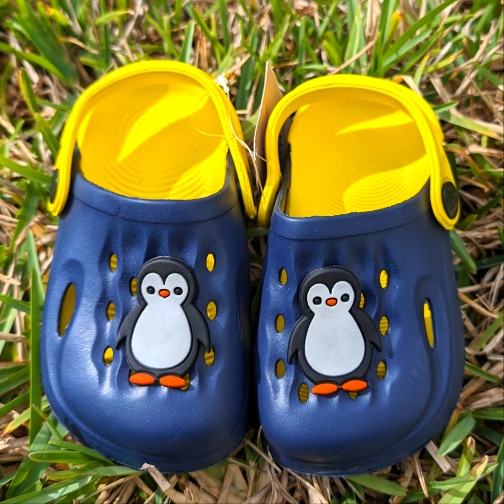 NWT Kids Clogs in sizes 12M to 3/4, Durable and Long-lasting, Penguin charm